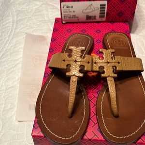 Tory Burch Moore flat thing. Elba tumbled leather. Tan. Size 7